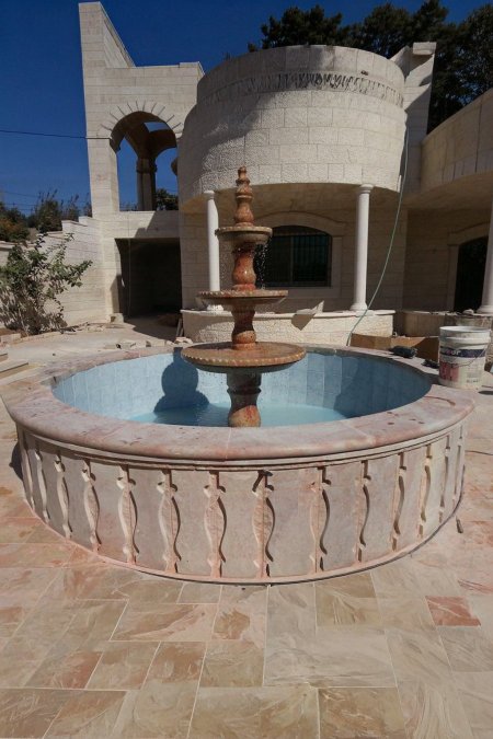 نافورة القصر الوردية